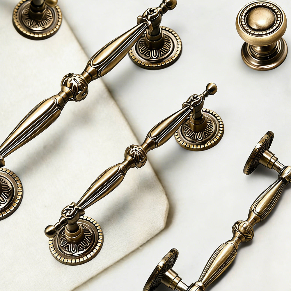 Retro-Möbelgriffe und -knöpfe aus Bronze