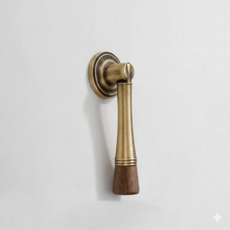 Antike Nussbaum-Messing-Schubladengriffe